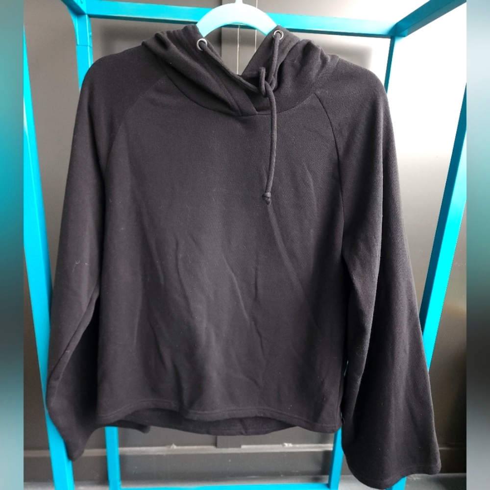 🪼NWT  BLACK CROPPED  OVERSIZE HOODIE FLARED SLEEVES BY BLUENOTES ~  SIZE MEDIUM